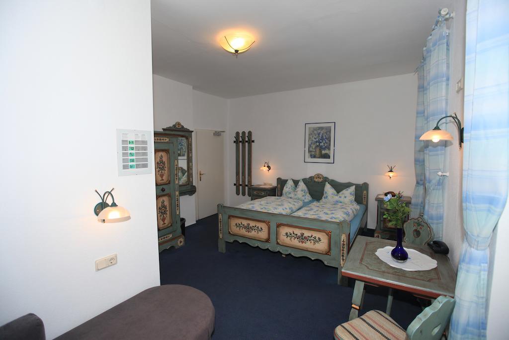 Hotel Zur Post Mulheim an der Mosel Chambre photo